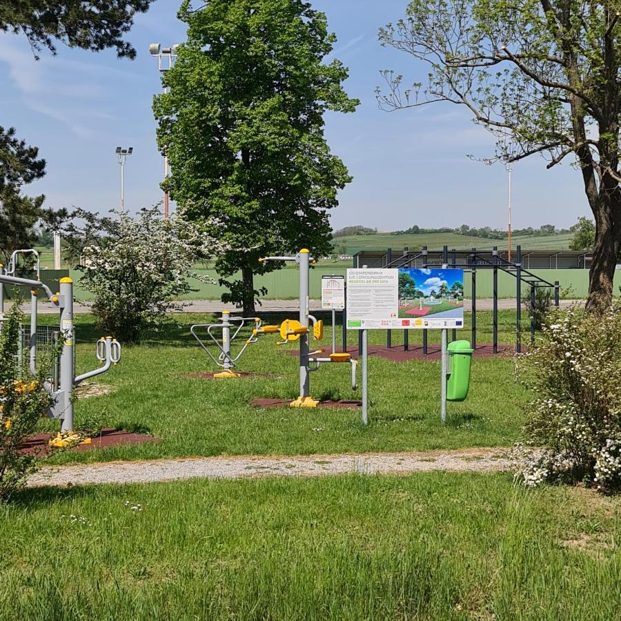 Louise'S Camper Hotel Neusiedl an der Zaya Kültér fotó