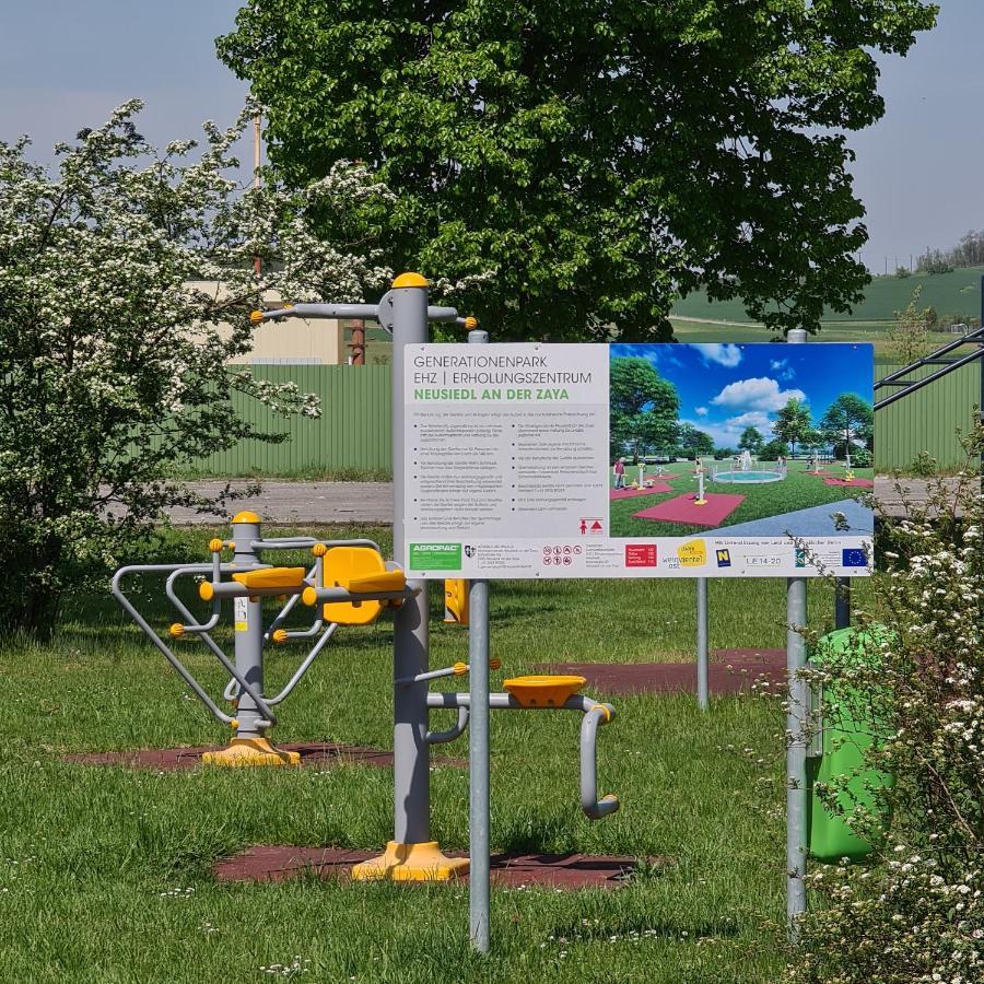 Louise'S Camper Hotel Neusiedl an der Zaya Kültér fotó
