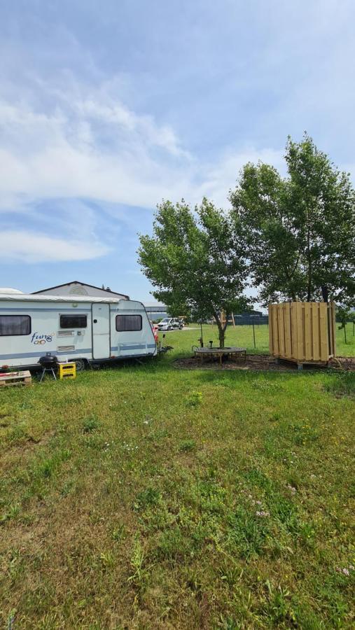 Louise'S Camper Hotel Neusiedl an der Zaya Kültér fotó